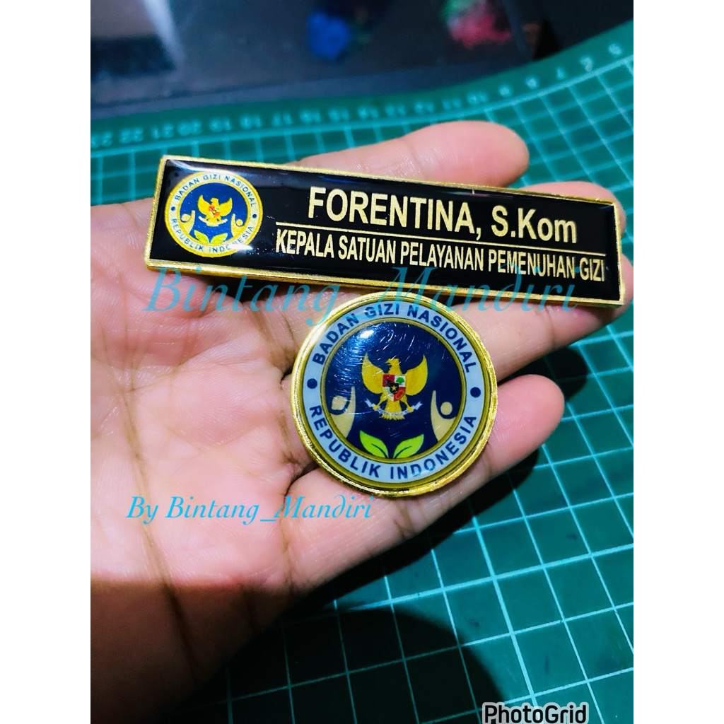 

Paket Name Tag Papan Nama Kuningan Plus Pin Bulat BGN Badan Logo Gizi Nasional PREMIUM Peniti/Magnet