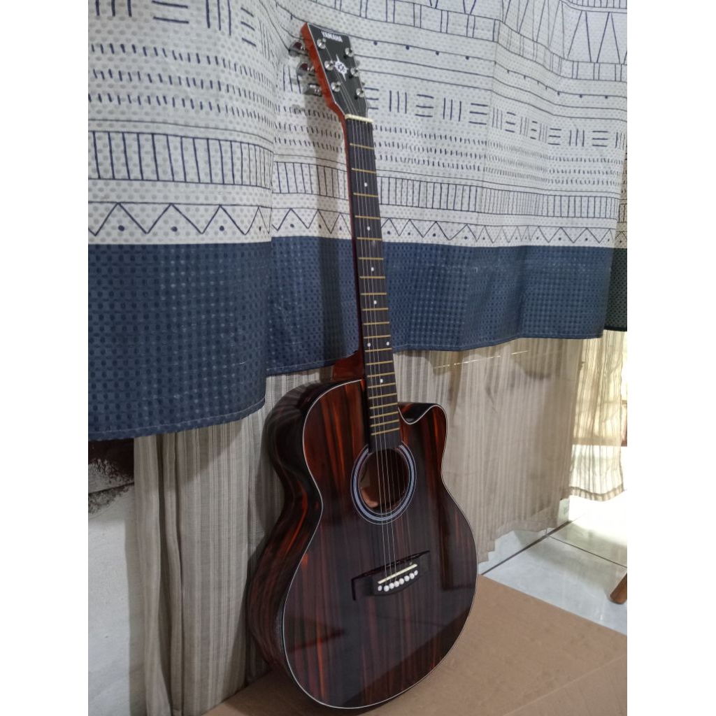 Gitar akustik yamaha fg225 custom/sudah tanam besi