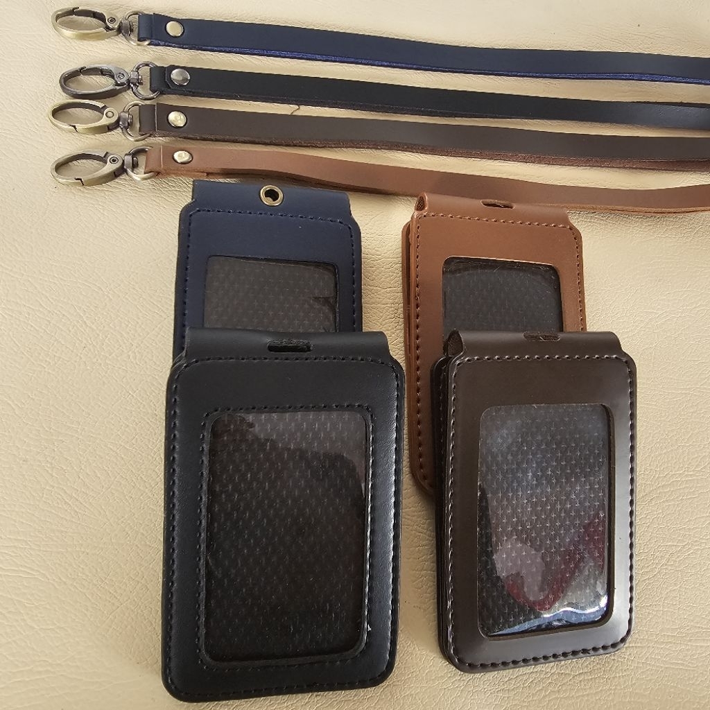 

Tempat Kartu Id Card Kulit Lipat Polos 1 Sisi