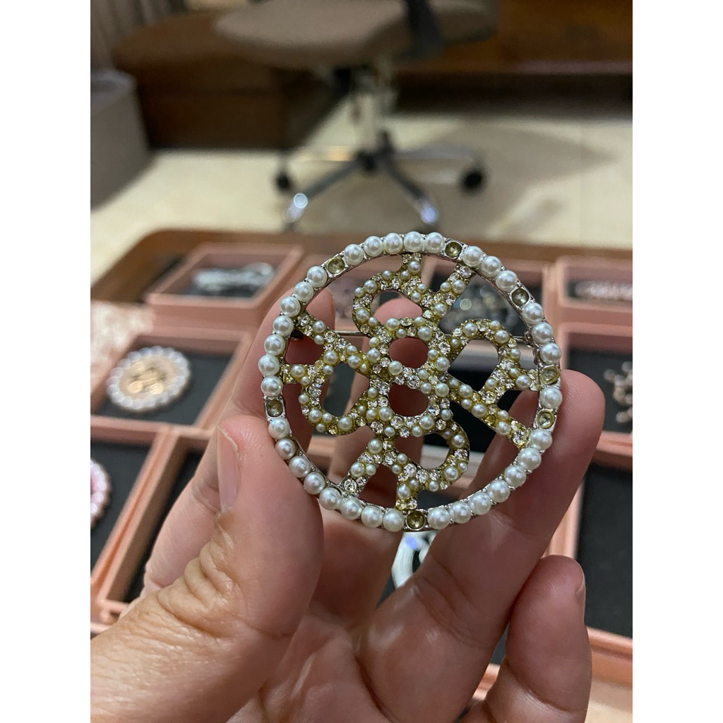 Preloved Pearl Round Brooch Buttonscarves x Ria Miranda Bros BS x RM xanadu