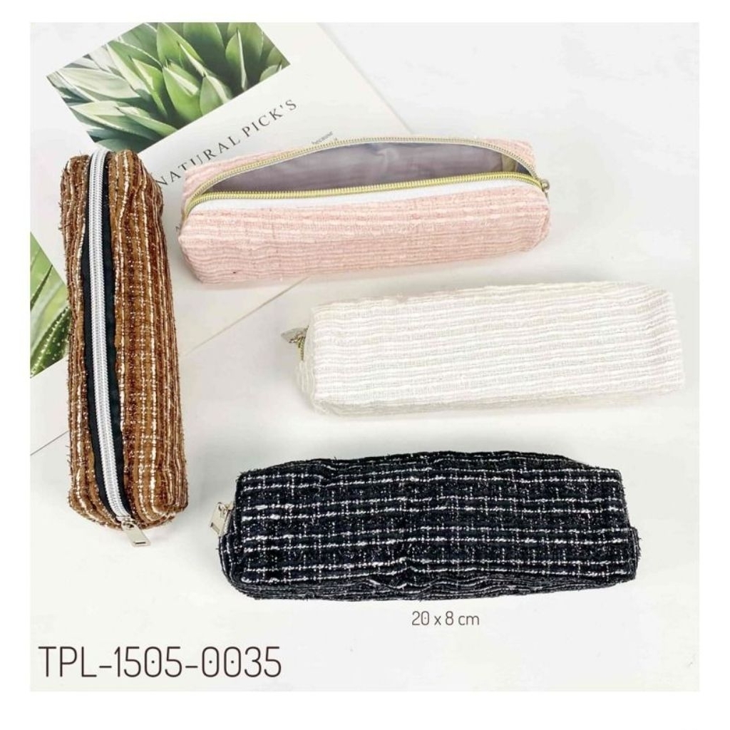 

TEMPAT PENSIL BAHAN MOTIF POLOS BERTEKSTUR WARNA MIX(isi 12 pcs)