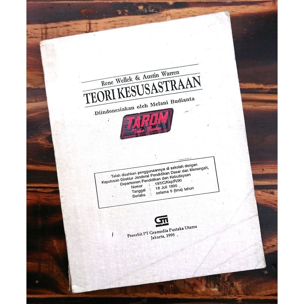 TEORI KESUSASTRAAN : Rene Wellek & Austin Warren