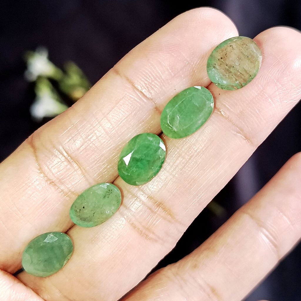 Natural Batu Zamrud / Emerald  Cutting Oval (A)