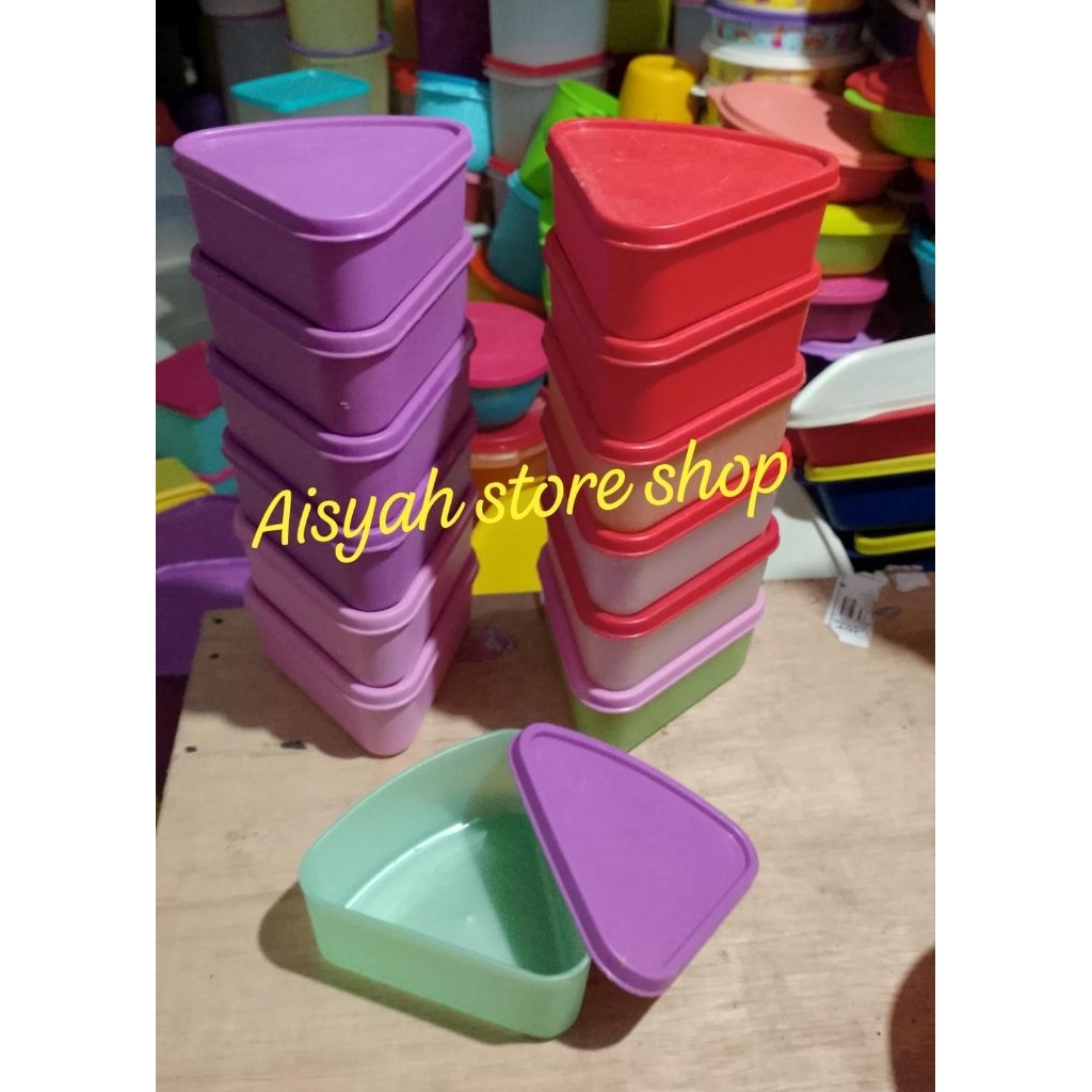 Tupperware segitiga bijian tuppy pL