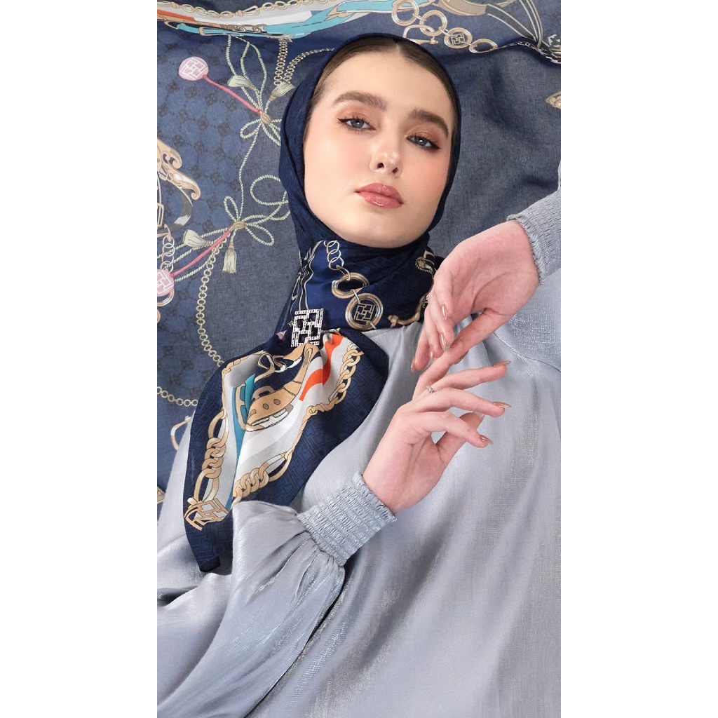 IVAN GUNAWAN PRIVE - Scarf Motif Jilbab Segi Empat Kerudung Original By Ivan Gunawan