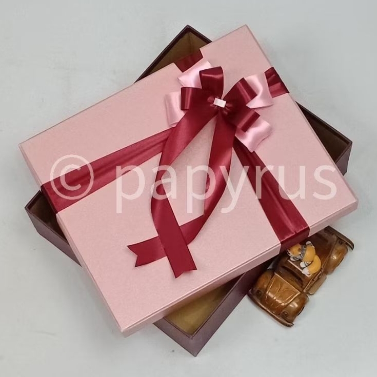 

PAPYRUS Kombinasi 25x30 Tinggi 5cm Kotak Kado Gift Box Hardbox Hampers V2