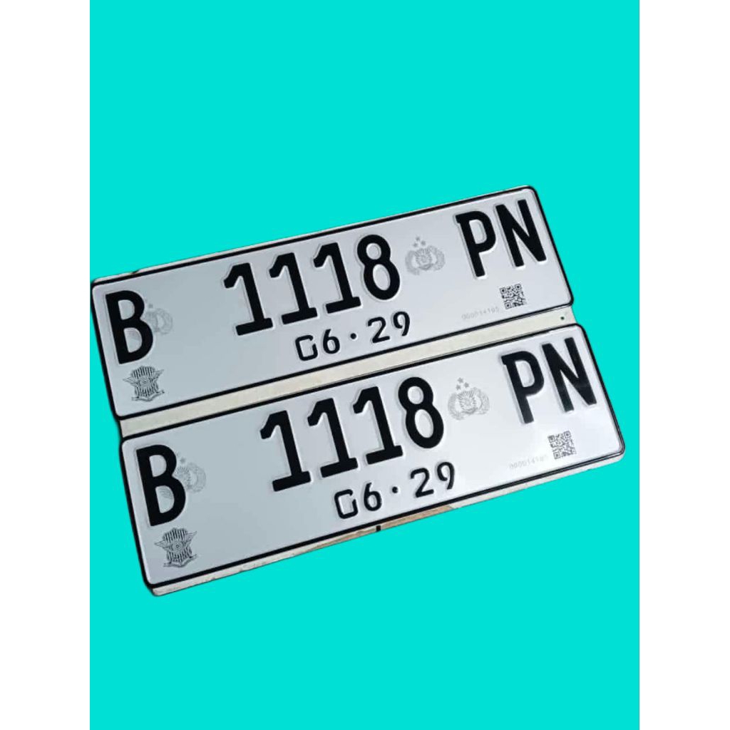 plat nomor mobil putih reflektif QR sepasang