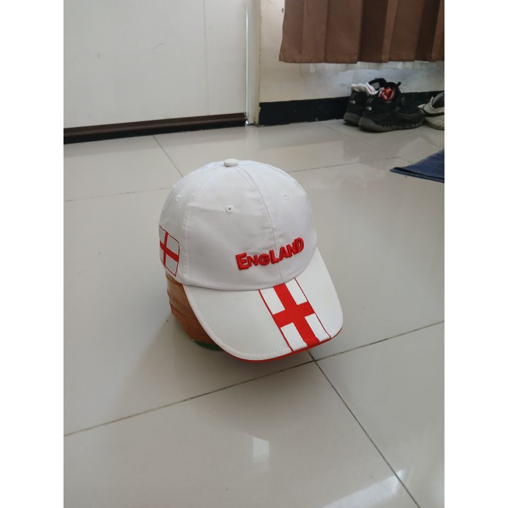 topi England edisi world cup khusus