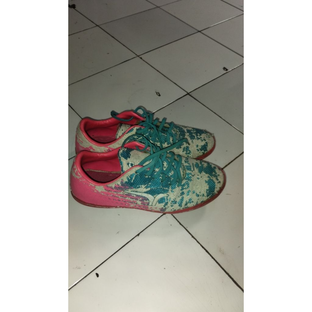 sepatu futsal calci