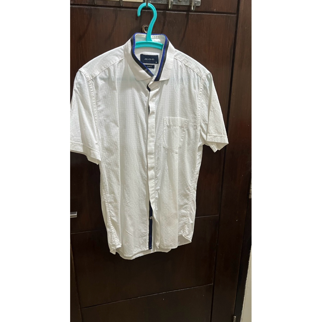 kemeja lengan pendek moc size m