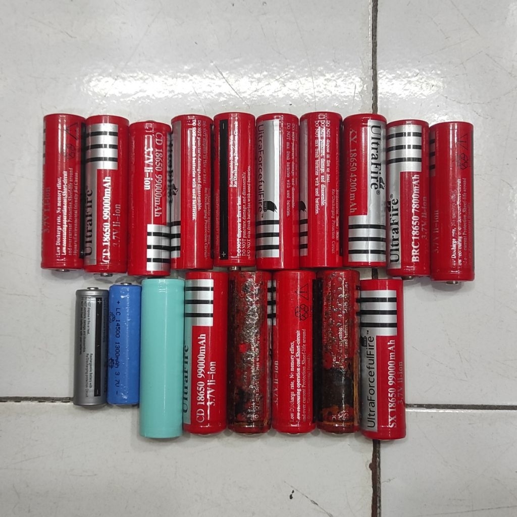 

Set 18 Pcs Baterai Senter Cas RUSAK Police Swat Ultrafire