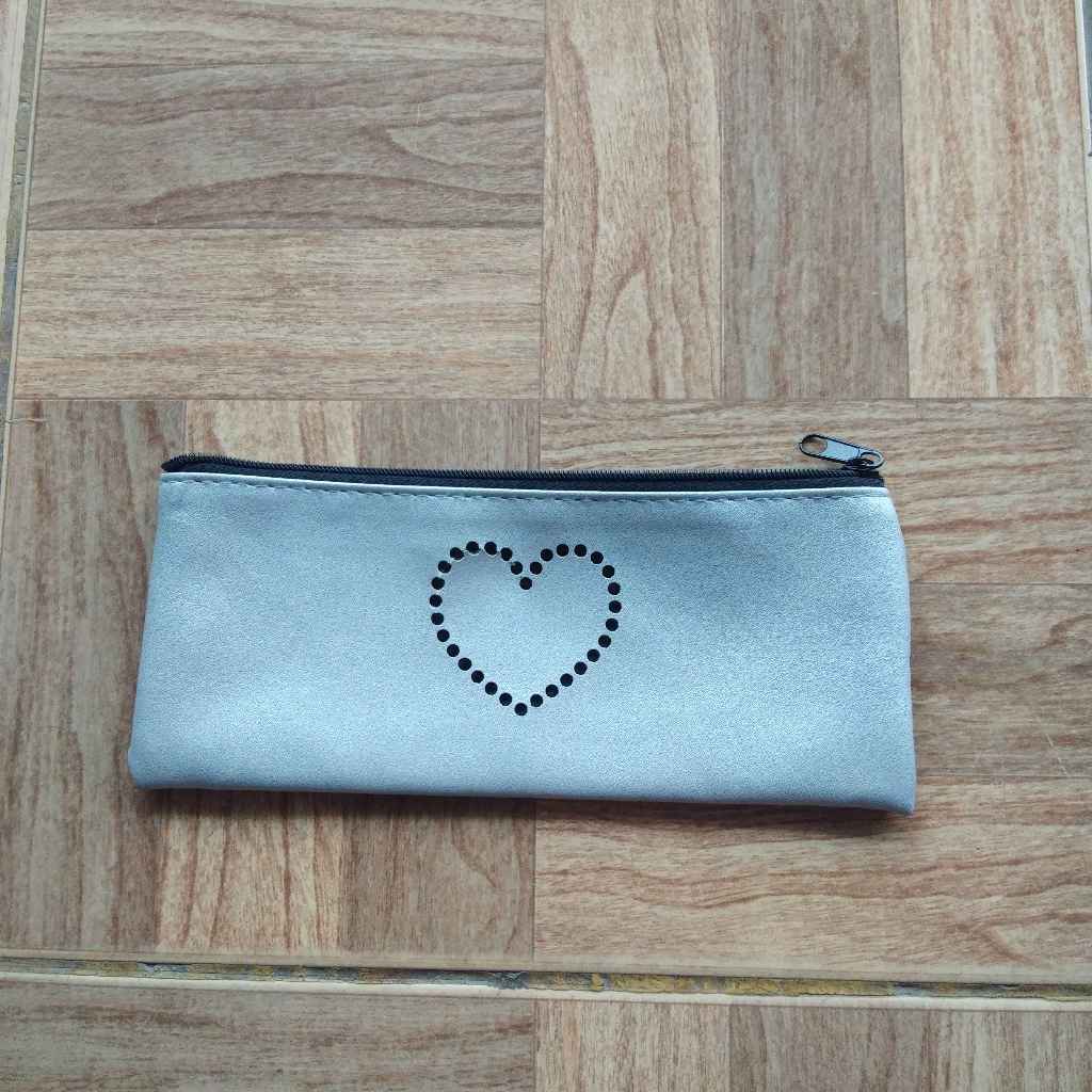 

Preloved Tempat Pensil Simple dan Multifungsi