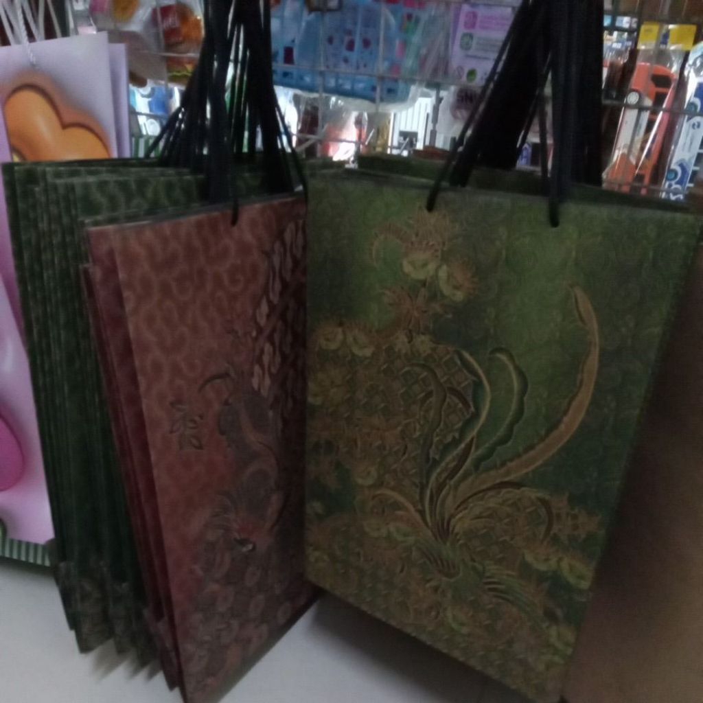 

Paper bag batik