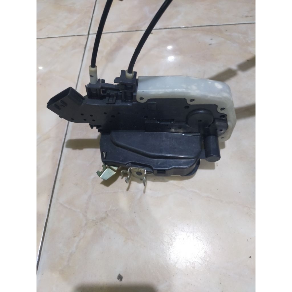 DOORLOCK Pintu Kiri Depan GRAND LIVINA