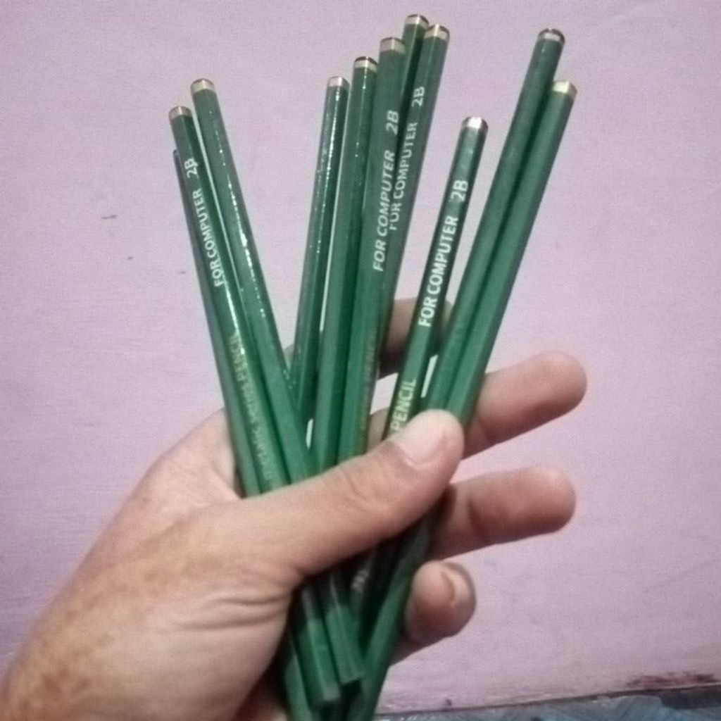 

pensil 2b kemasan kotak 12pcs /kotak