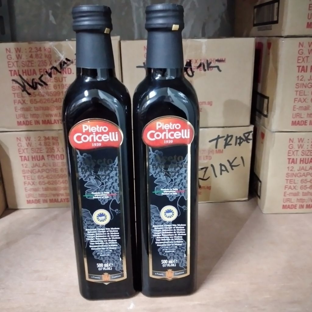 

pietro coricelli balsamic vinegar (cuka anggur), ada 2 ukuran 250 ml dan 500 ml