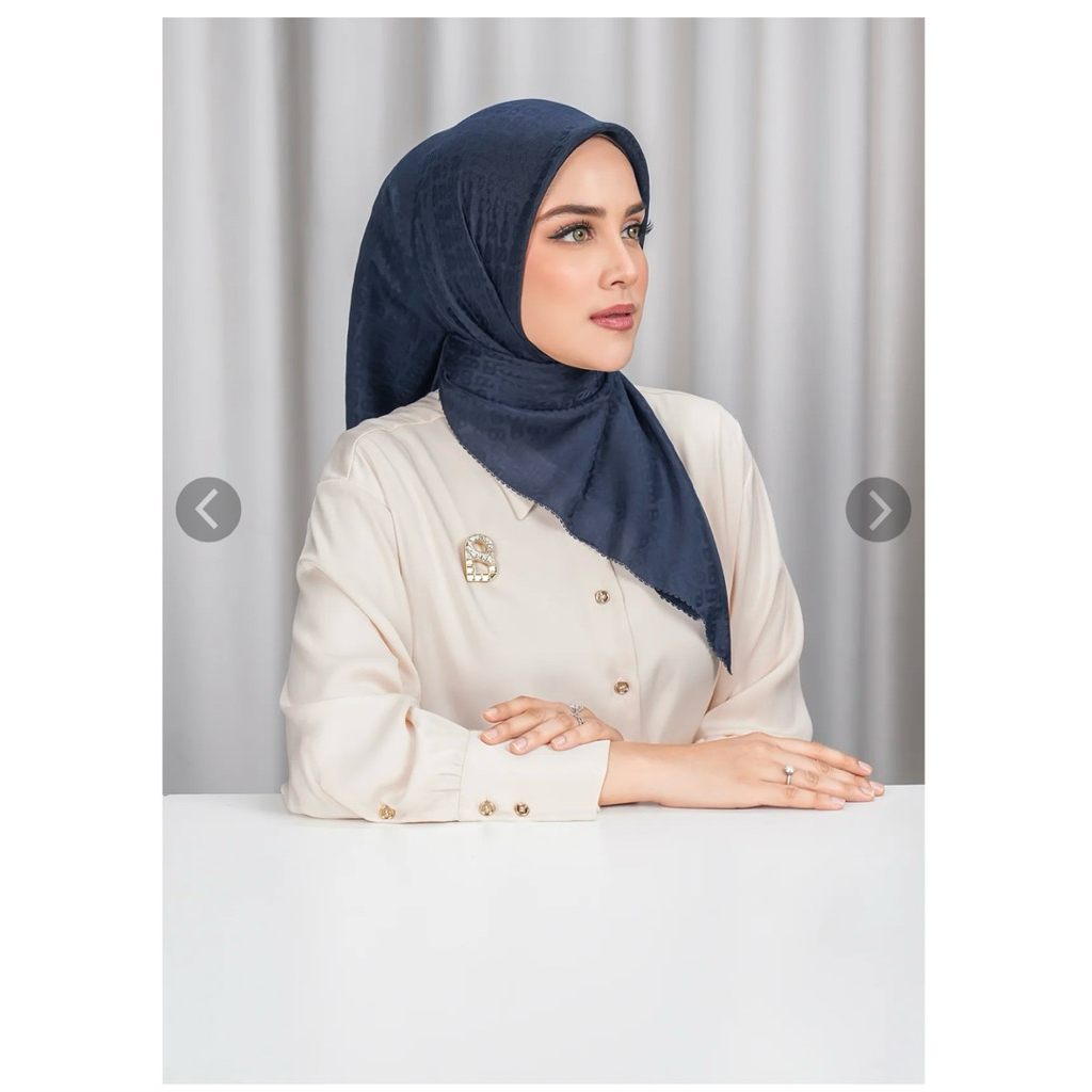 Buttonscarves “Tapis Embossed 2.0 Blazer Navy” Pre♥️
