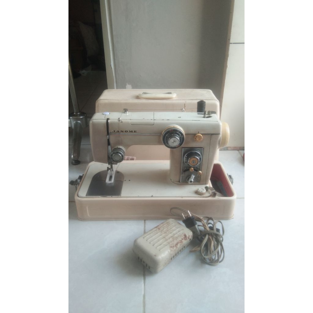 mesin Jahit janome  lubang kancing