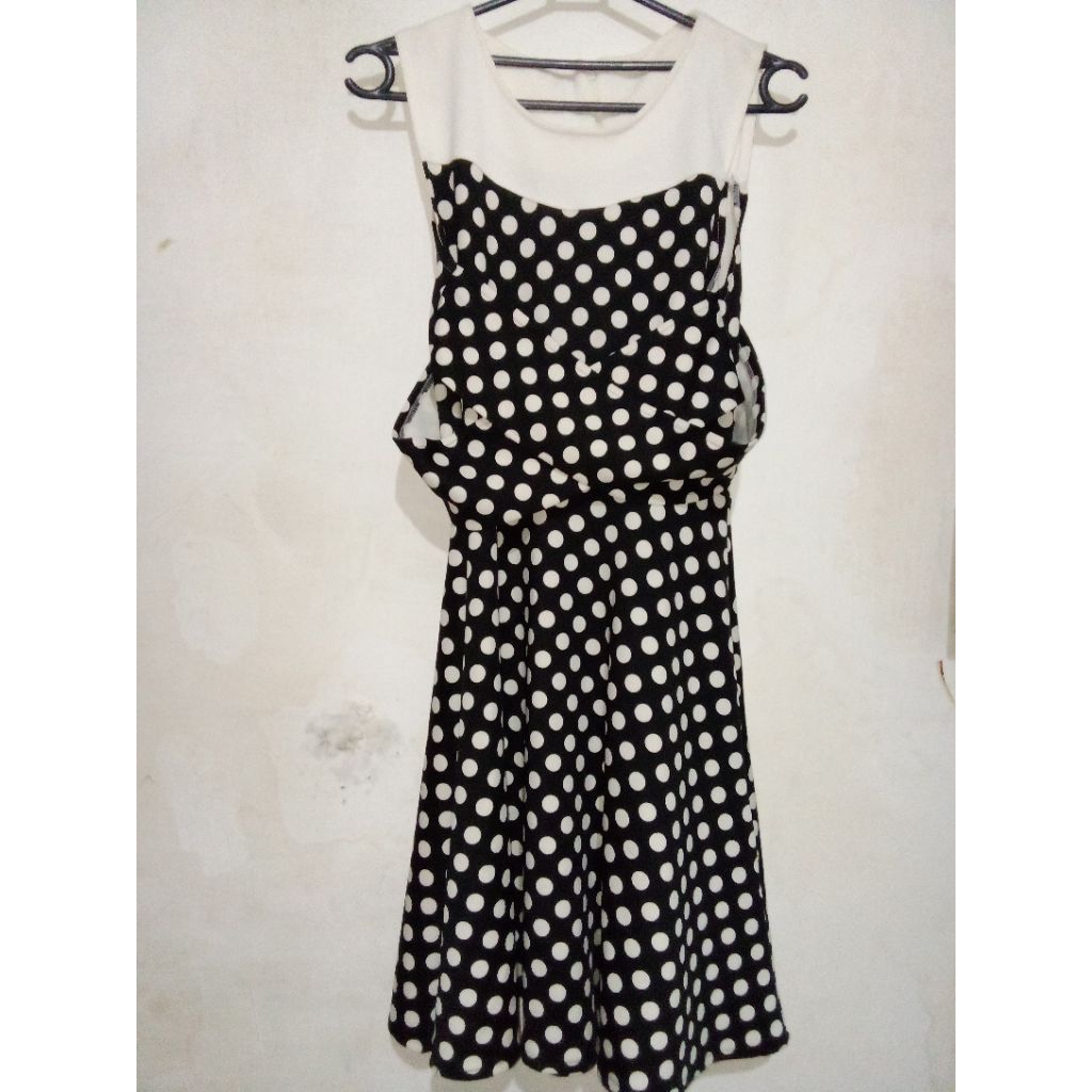 preloved gaun selutut murah bahan tebal adem dan jatuh motif polkadot