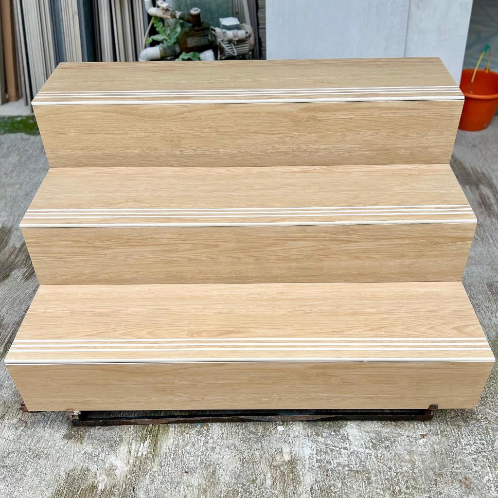 GRANIT TANGGA SNEPNOSING MOTIF KAYU