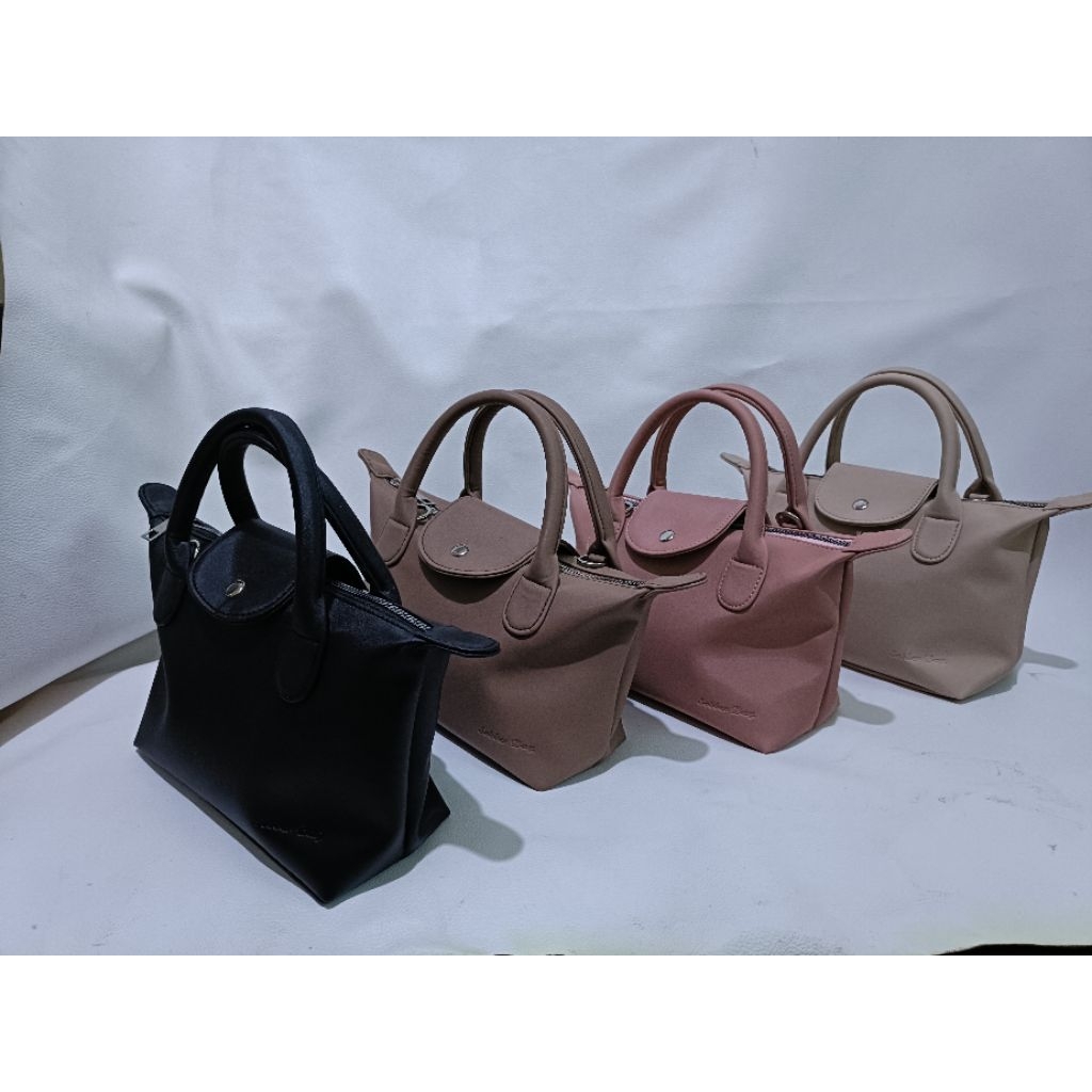 Tas slempang wanita simple dan elegan