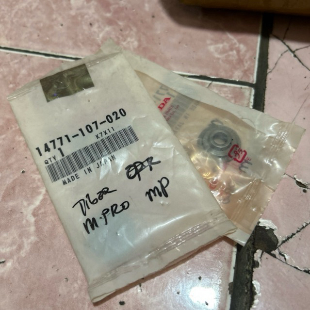 RETAINER SPRING VALVE DUDUKAN TOPI KUKU PER KLEP TIGER MEGA PRO 14771-107-020 ORIGINAL HONDA JAPAN