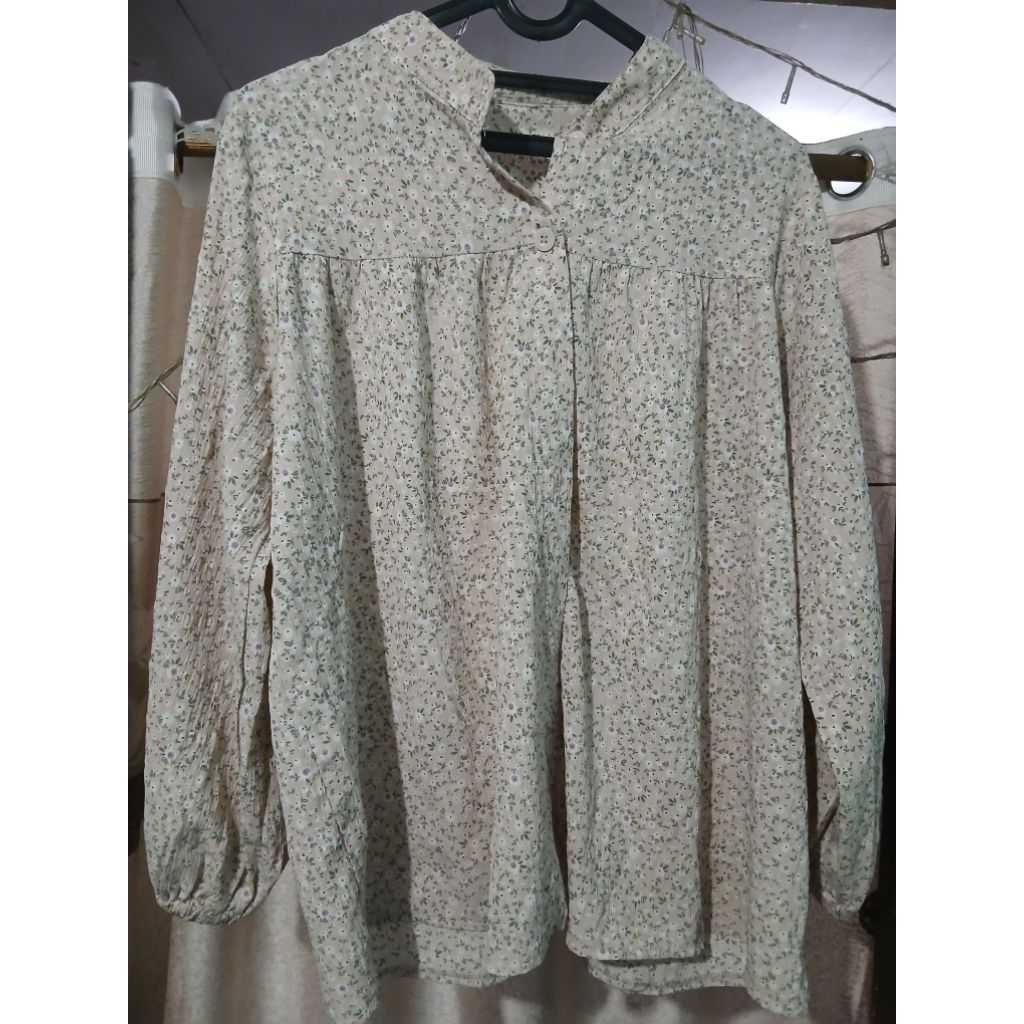PRELOVED BLOUSE BUNGA BUNGA