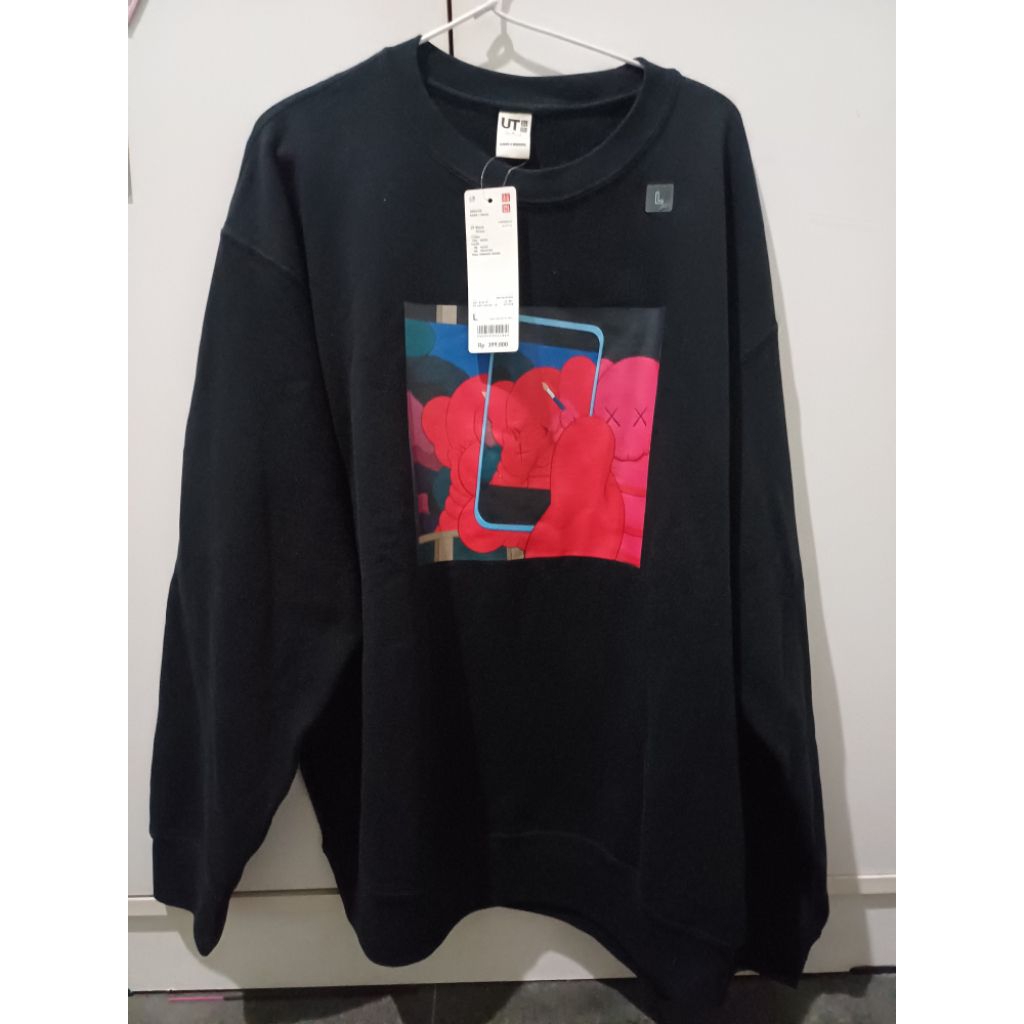Sweater Uniqlo x Kaws