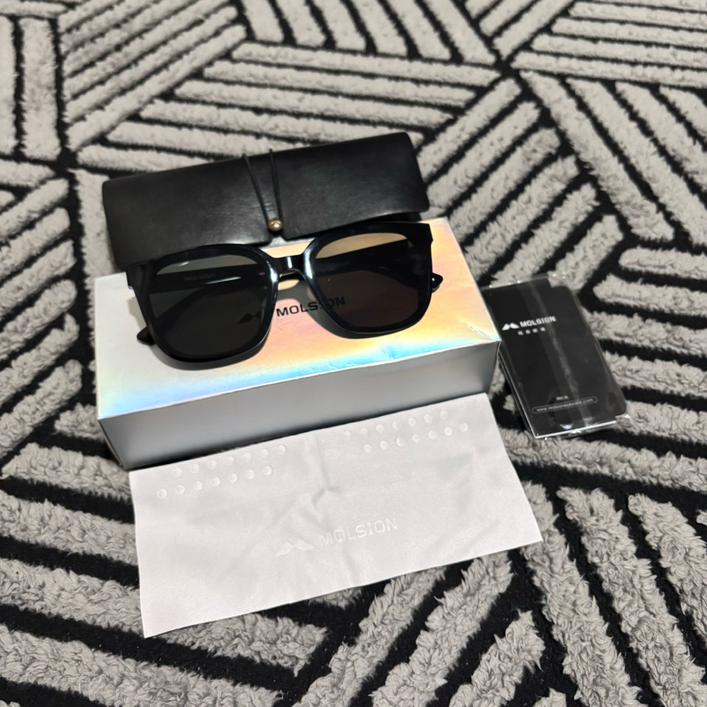 Molsion Kacamata Hitam