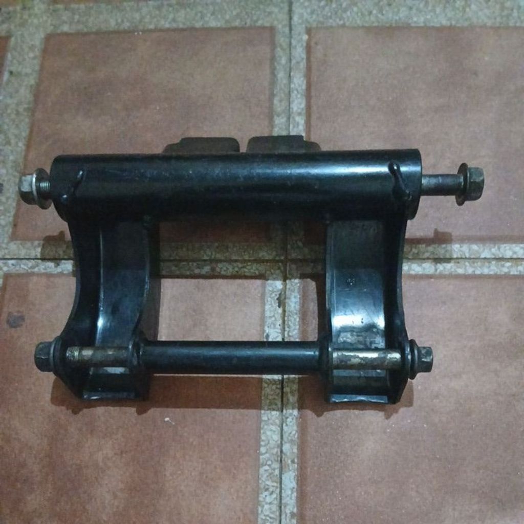 Arm mounting SPIN 125 bekas asli copotan