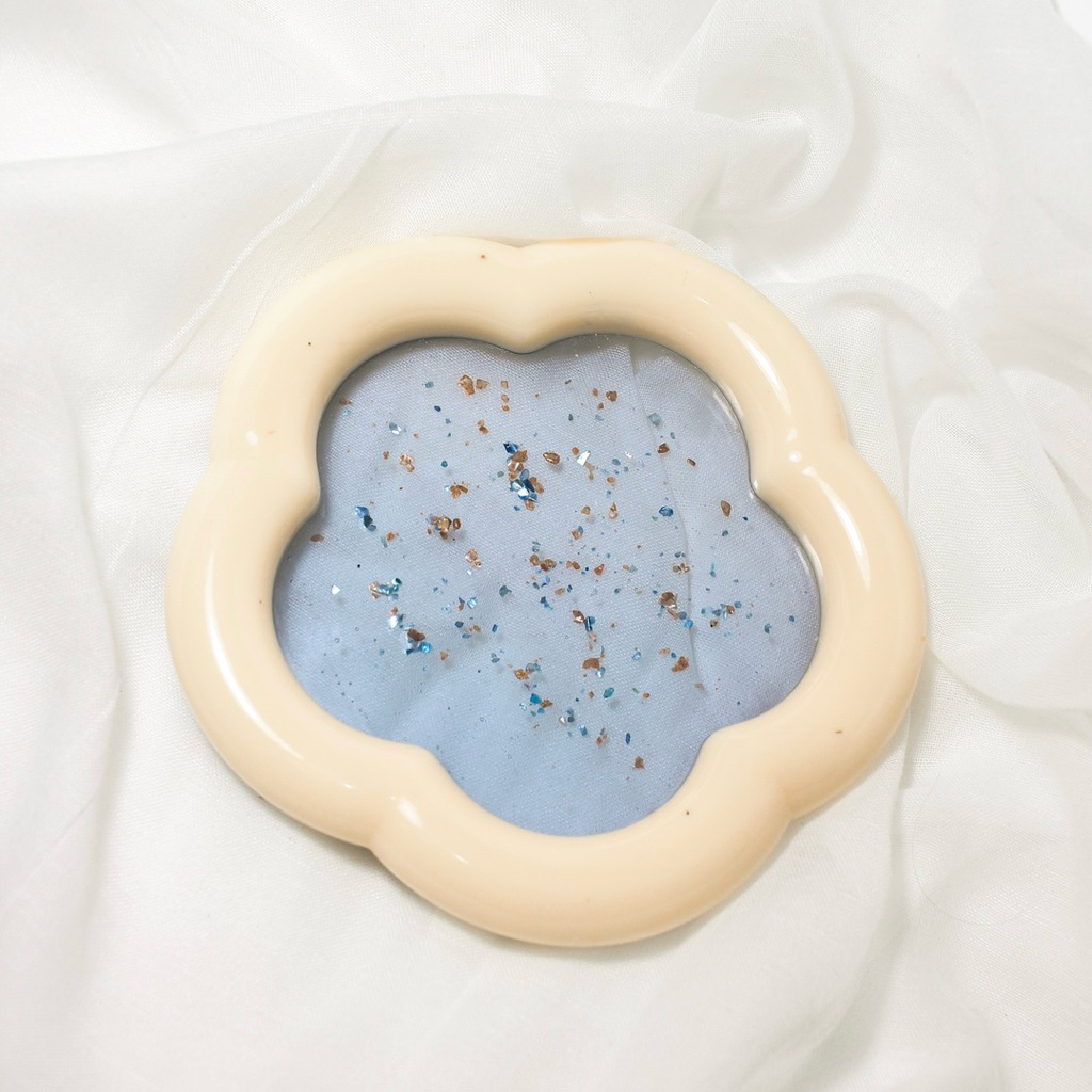 Resin Coaster/Tatakan Gelas Resin, Bentuk Bunga Warna Cream-Biru