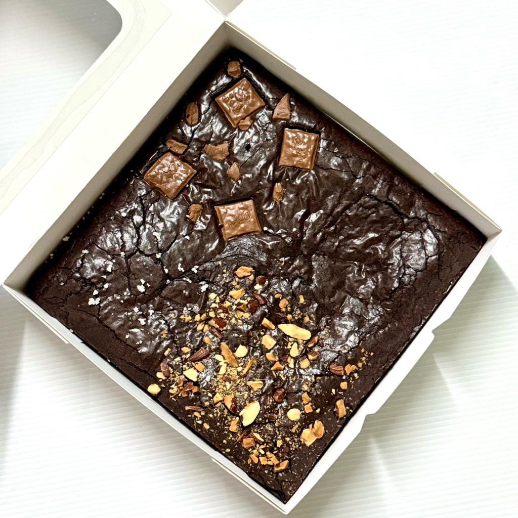 

Brownies Fudgy Premium Homemade Panggang – Size M-L, Moist & Enak by You Bake