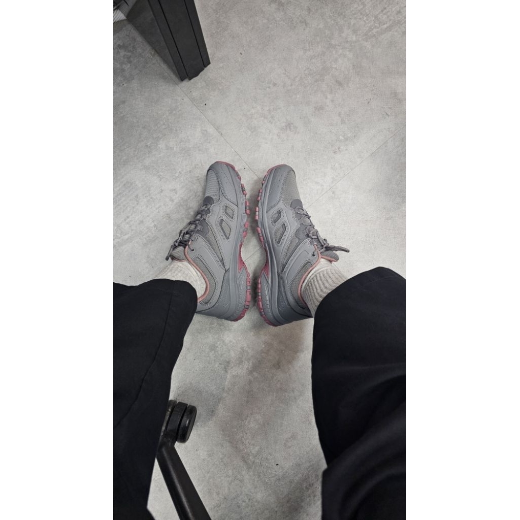 skechers hillcrest women