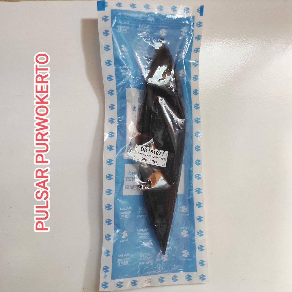 FAIRING AIR INTAKE RH TUTUP KANAN HEADLAMP BAJAJ PULSAR 220