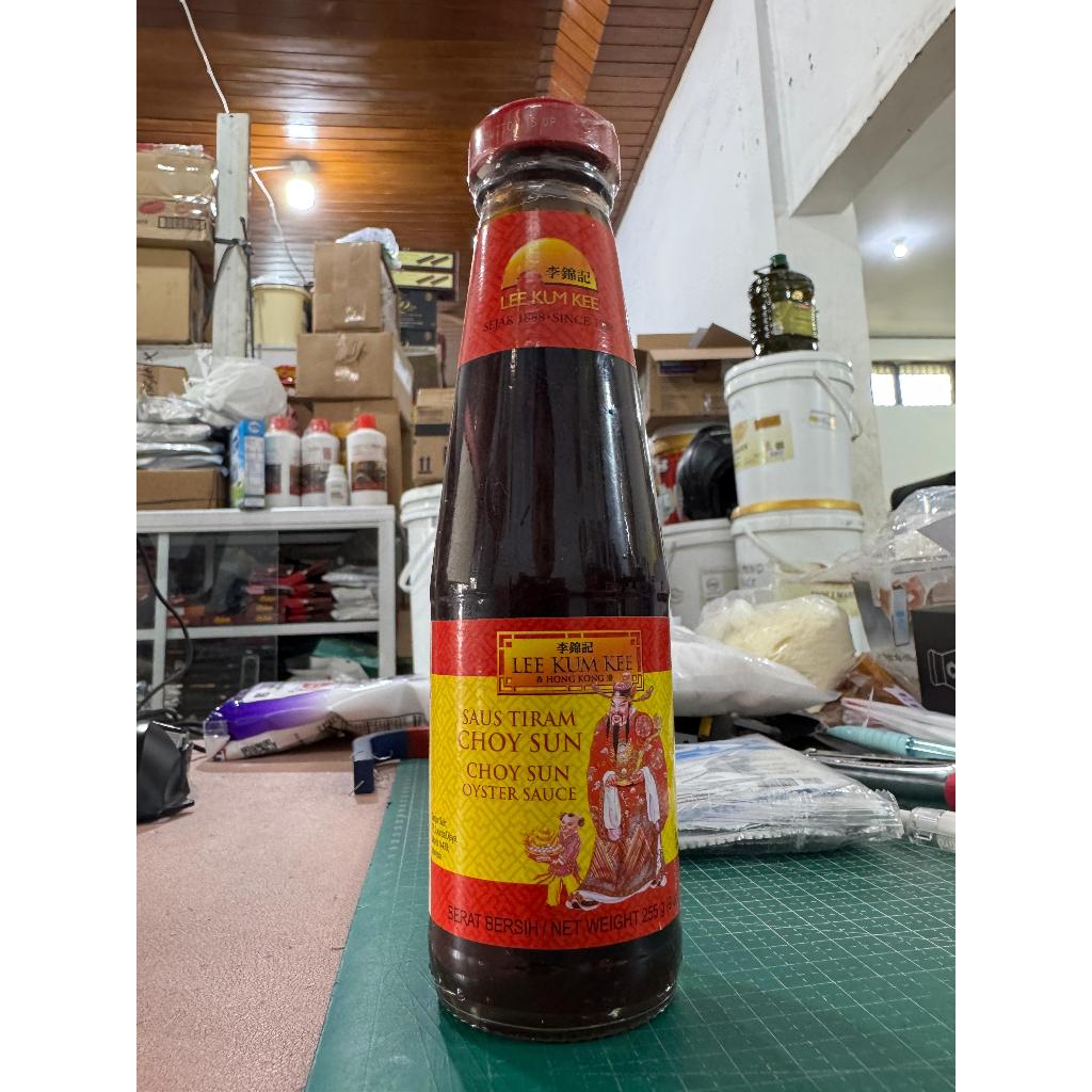 

Lee Kum Kee Oyster Sauce Choy Sun / Saus Tiram Choy Sun Lee Kum Kee - 225 Gram