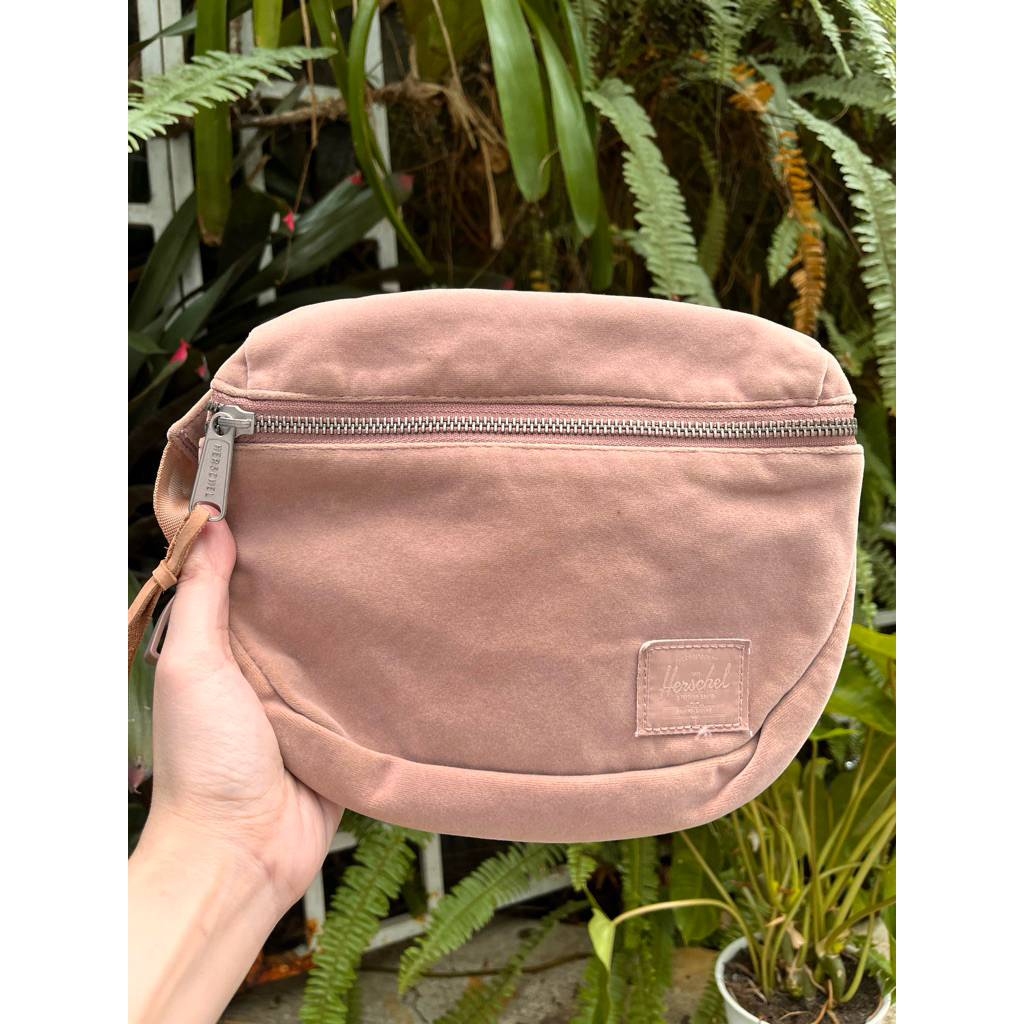 Tas Herschel Supply Company Preloved Murah