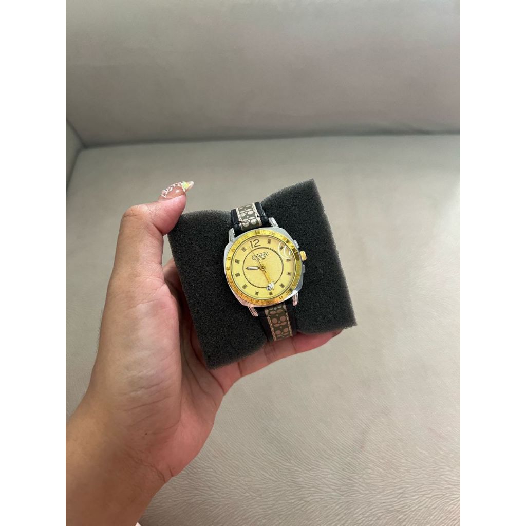 Jam Tangan Wanita Elegan – Tali Kulit Premium