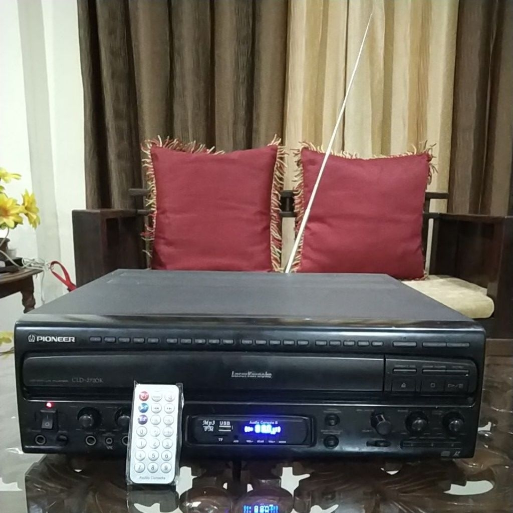 Pioneer CD, CDV, LD Player, model: CLD-2720K,  Made in Japan. Produk sudah dimodifikasi menggunakan 