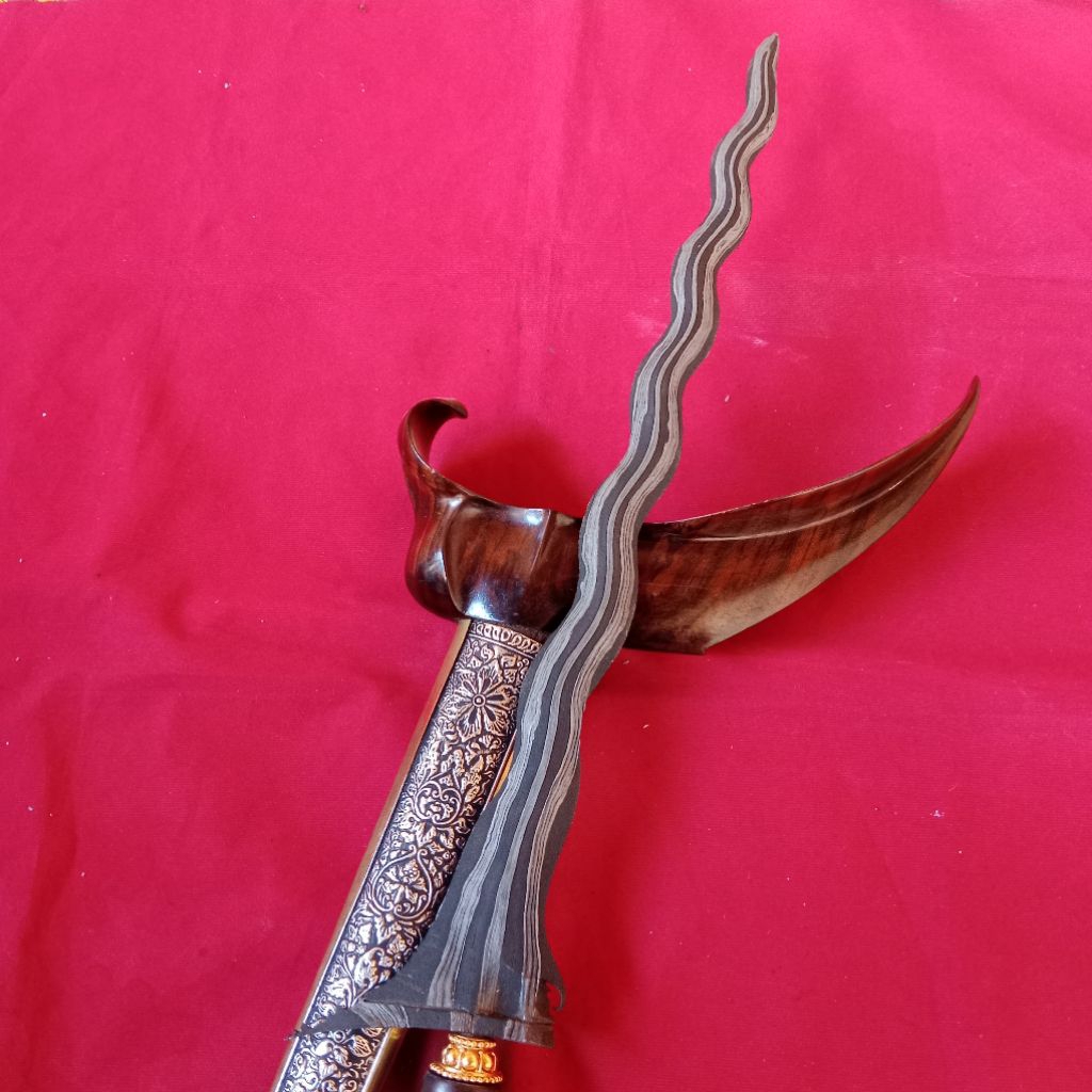 Koleksi Dhapur Korowelang Luk 13 pamor Tejo kinurung Gagah