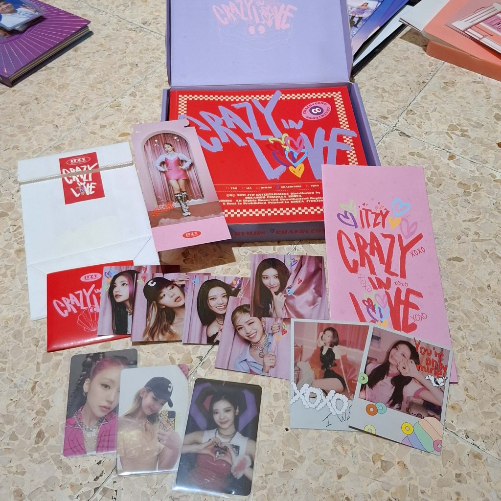 Take All Unsealed ITZY Crazy In Love Album Chaeryoung ver Photocard Yeji & Lia