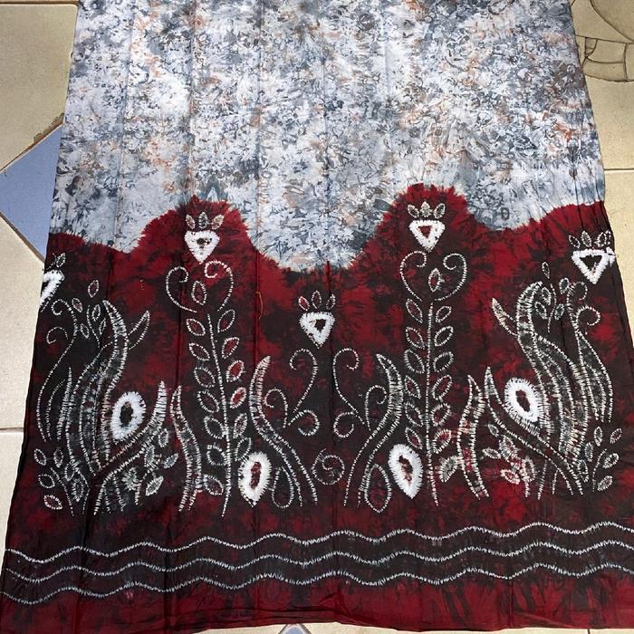 Kain Sasirangan Motif Bunga Daun – Kombinasi Merah Hitam Abu Elegan ukuran kain 2 meter