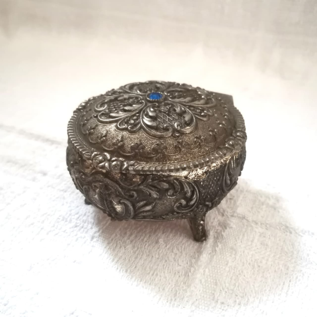 Vintage Metal Jewelry Box Preloved
