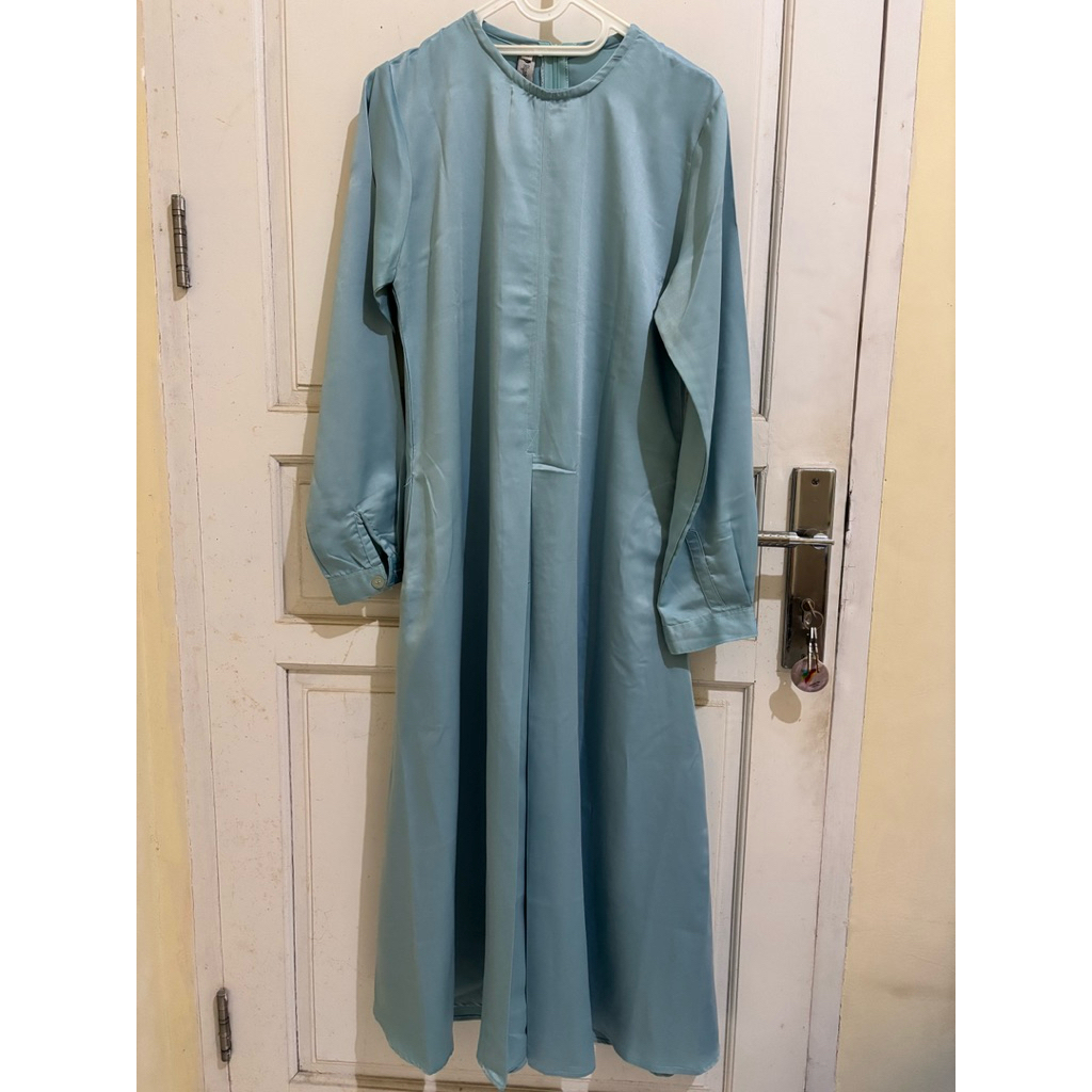 Preloved gamis hijau satin