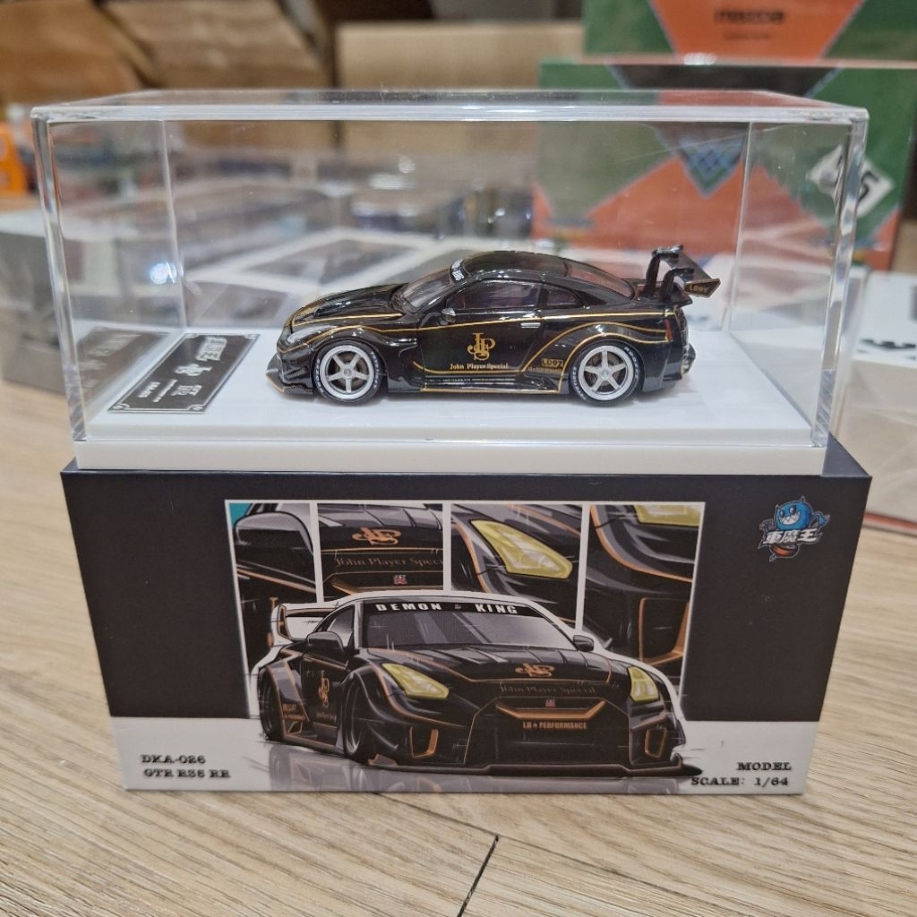 DemonKing Diecast Skala 64 Nissan GTR R35  JPS Livery Edition Varian Chase (Super Rare)