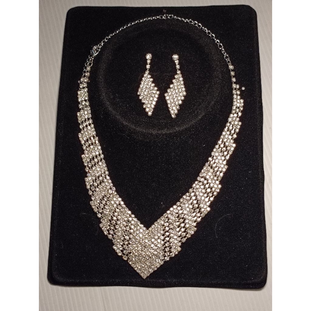 Set Perhiasan Permata Imitasi (J)