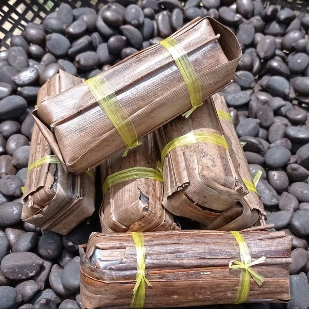 

gula aren asli 100% 1kg gula aren asli di bungkus daun harga terjangkau Setok banyak siap kirim