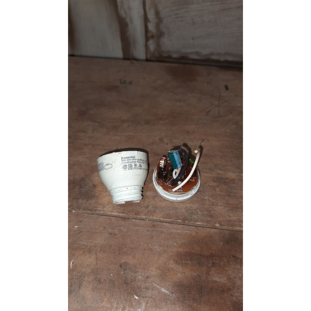 mesin lampu philips 8 watt