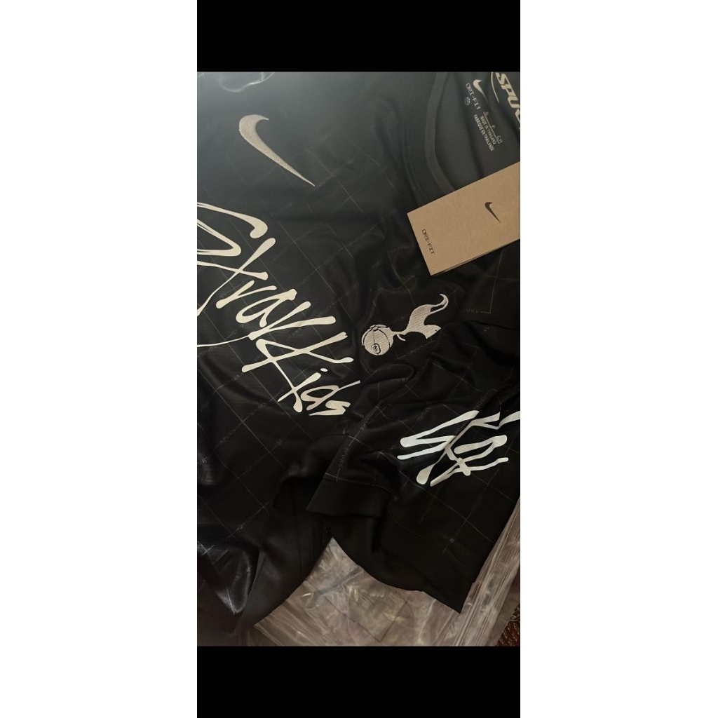 stray kids x tottenham jersey