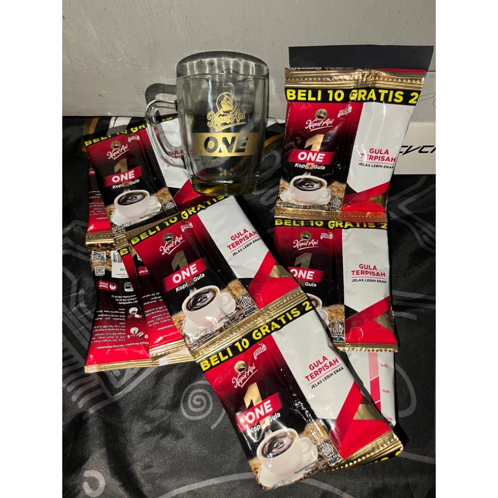 

kopi kapal api one dengan gula terpisah(pembelian 2renceng free 1 gelas gagang)