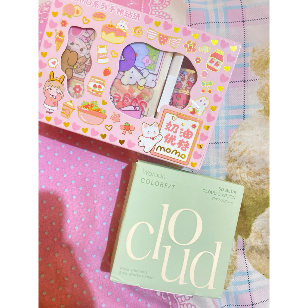 cushion wardah w22 free stiker